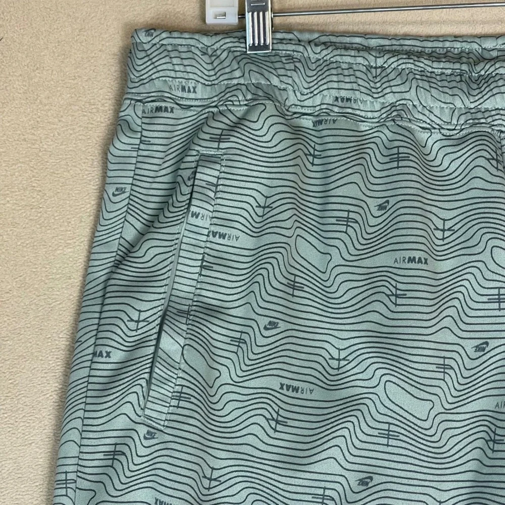 Nike Air‎ Max Mens XXL Taper Leg Regular Length All Over Print Shorts Green